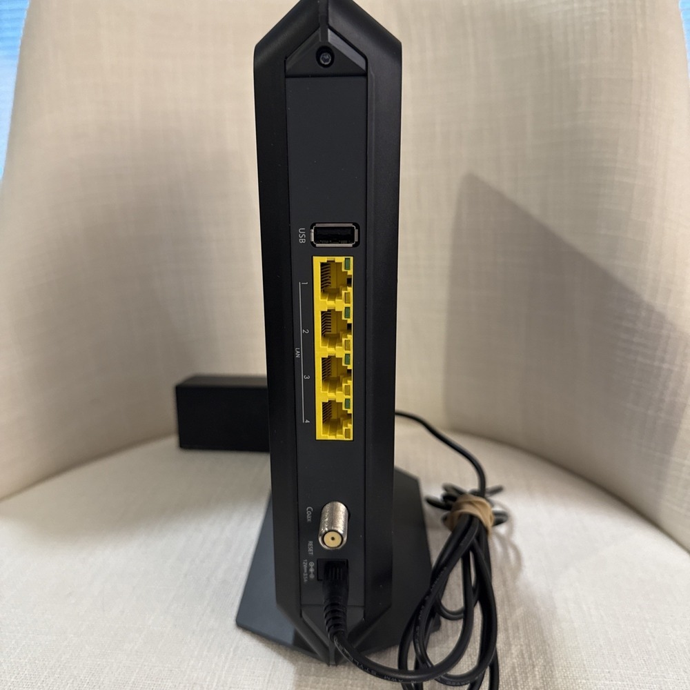 NETGEAR-C7000 - AC1900 Dual-Band Gigabit Cable Modem Wi-Fi Router - Picture 6 of 7